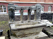 Spezialmaßnahme: Wiederaufbau Sandsteinbrunnen